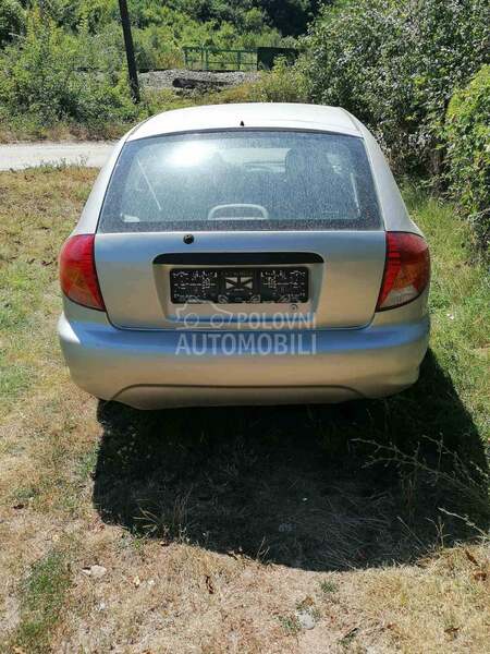 Kia Rio 1.3 2004. god. -  kompletan auto u delovima