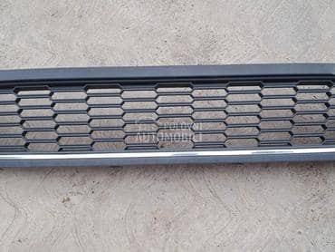 Centralna resetka u braniku za Volkswagen Polo od 2009. do 2016. god.