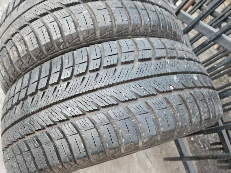 Goodyear 215/55 R16 Zimska