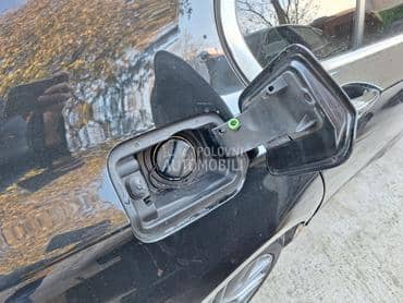 Poklopac rezervoara crni F01 za BMW 750, 730, 740 ... od 2008. do 2015. god.