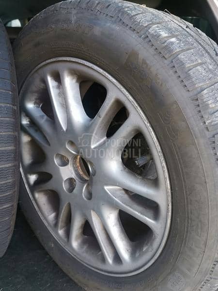 Volvo V70 2004. god. -  kompletan auto u delovima
