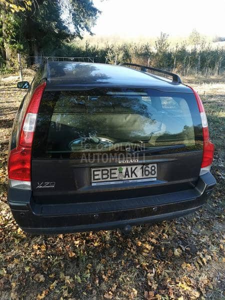 Volvo V70 2004. god. -  kompletan auto u delovima