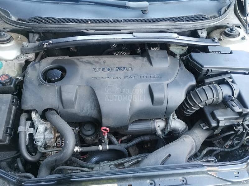 Volvo V70 2004. god. -  kompletan auto u delovima