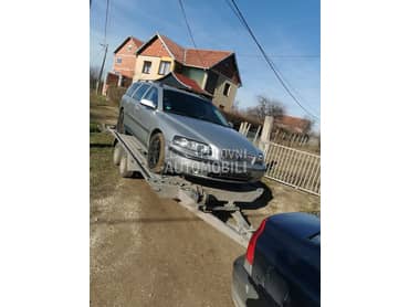 Volvo V70 2004. god. -  kompletan auto u delovima