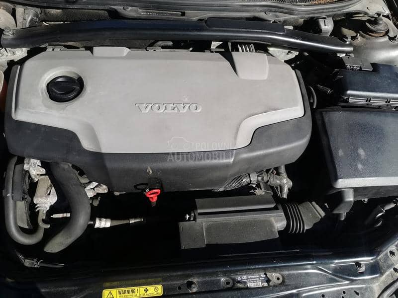 Volvo V70 2004. god. -  kompletan auto u delovima
