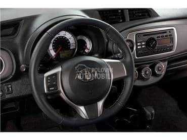 Toyota Yaris 2014. god. -  kompletan auto u delovima