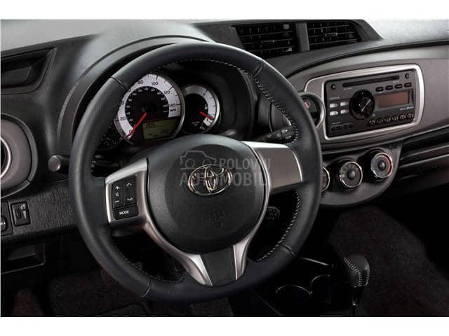 Toyota Yaris 2014. god. -  kompletan auto u delovima