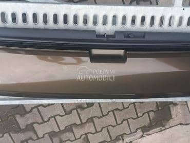 Donji deo gepek vrata za Peugeot 3008