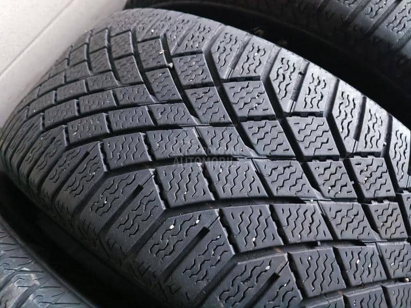 Continental 225/55 R17 Zimska