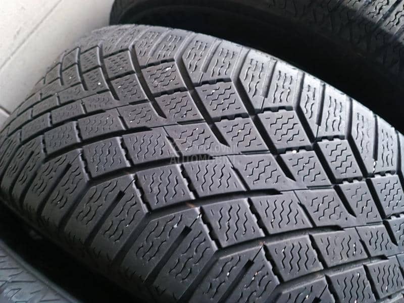 Continental 225/55 R17 Zimska