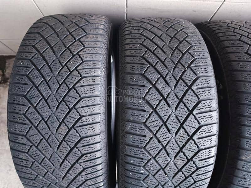 Continental 225/55 R17 Zimska