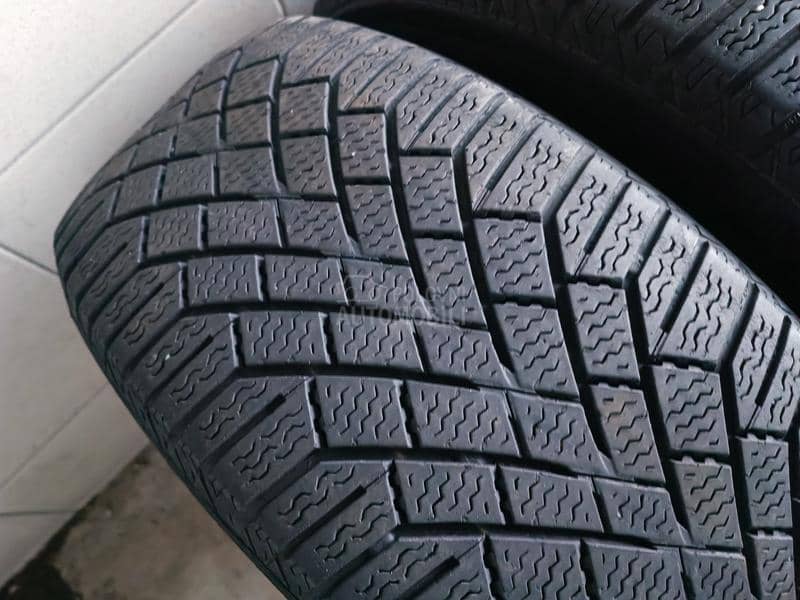 Continental 225/55 R17 Zimska