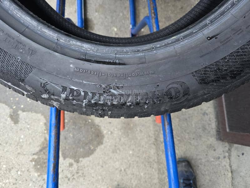 Continental 215/65 R17 Zimska