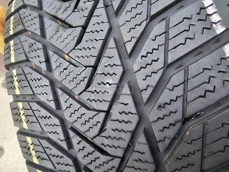 Esa Tecar 215/60 R16 Zimska