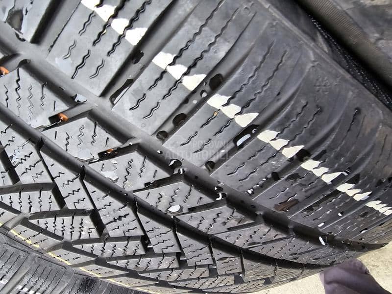 Continental 235/55 R18 Zimska