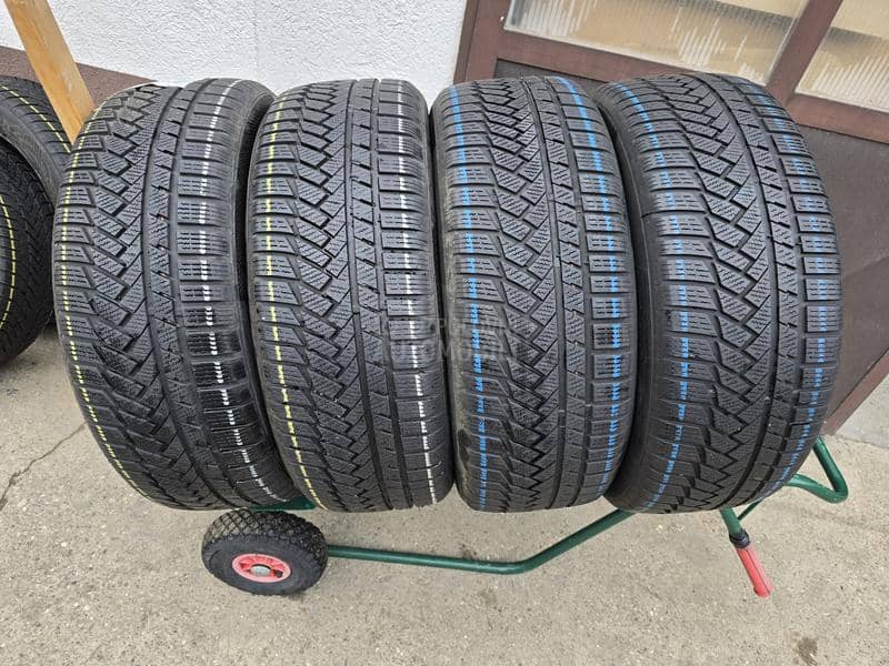 Continental 235/55 R18 Zimska