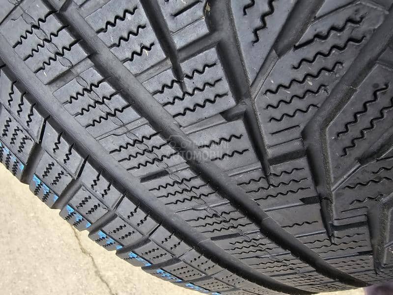 Hankook 255/45 R20 Zimska