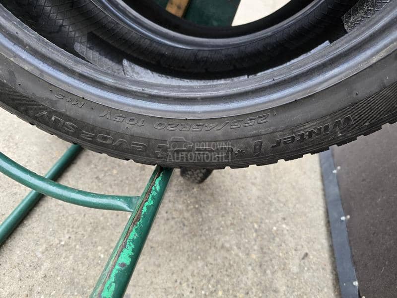 Hankook 255/45 R20 Zimska