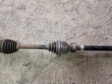 poluosovina desna 2.2D za Mazda 3 od 2014. do 2017. god.