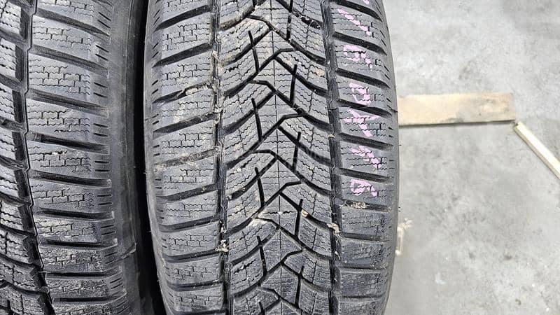 Dunlop 215/60 R16 Zimska