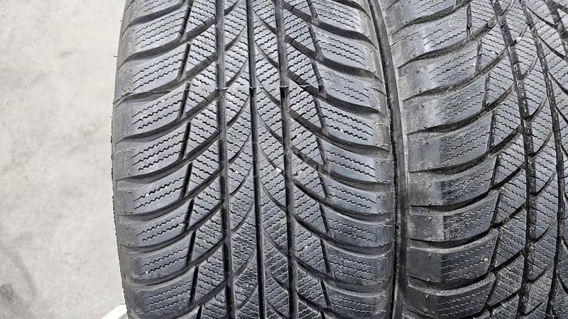Bridgestone 215/55 R17 Zimska