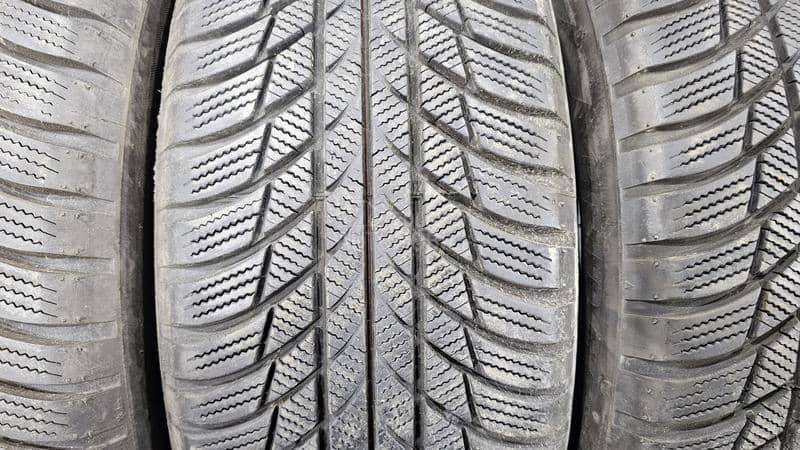 Bridgestone 215/55 R17 Zimska