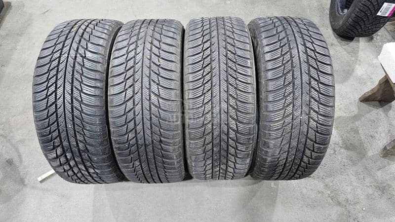 Bridgestone 215/55 R17 Zimska