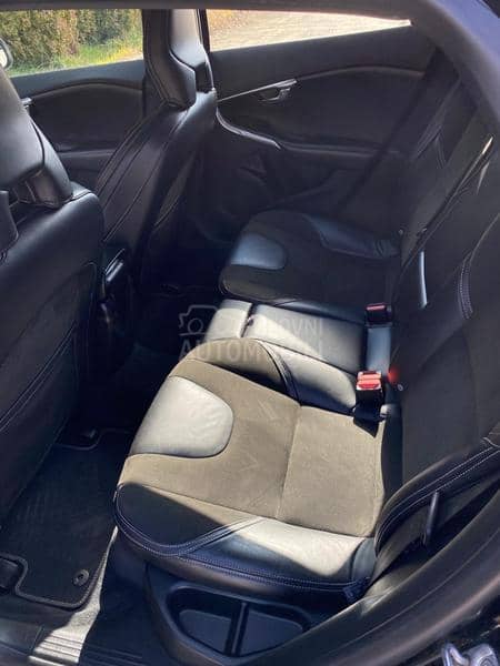 Volvo V40 D2