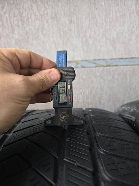 Pirelli 305/35 R21 Zimska