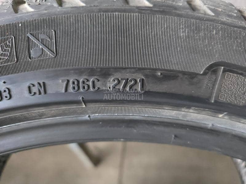 Pirelli 305/35 R21 Zimska