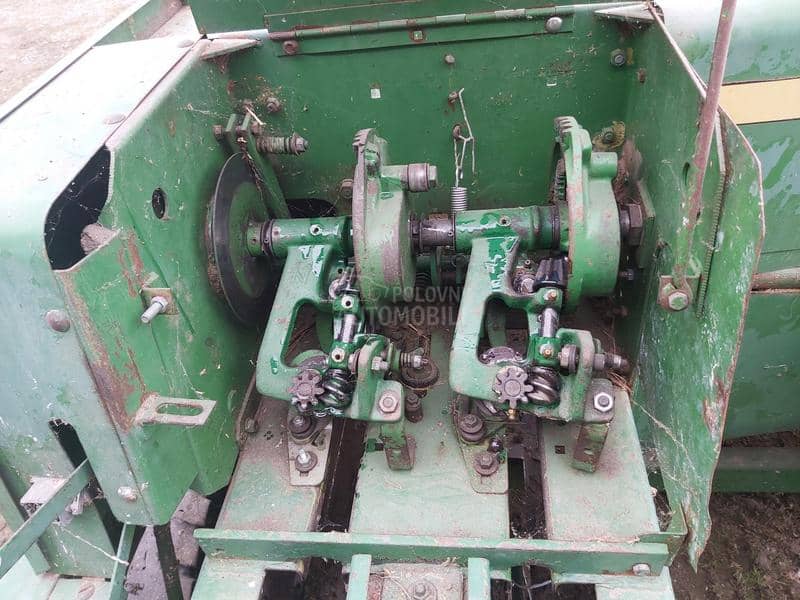 John Deere 332