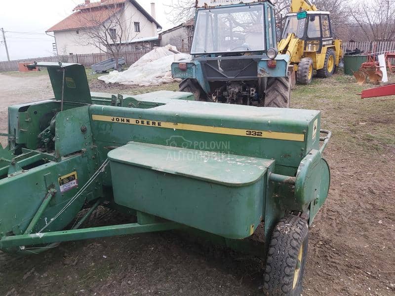 John Deere 332