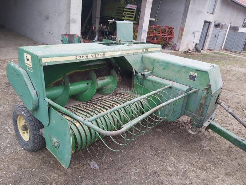 John Deere 332