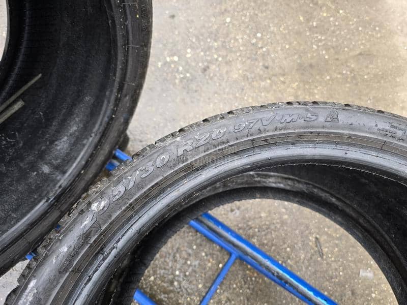 Pirelli 295/30 R20 Zimska