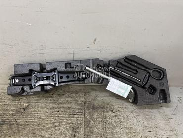 DIZALICA ZA AUTO za Volkswagen Passat B8