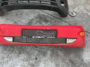 prednji branik crveni za Ford Focus od 1998. do 2005. god.