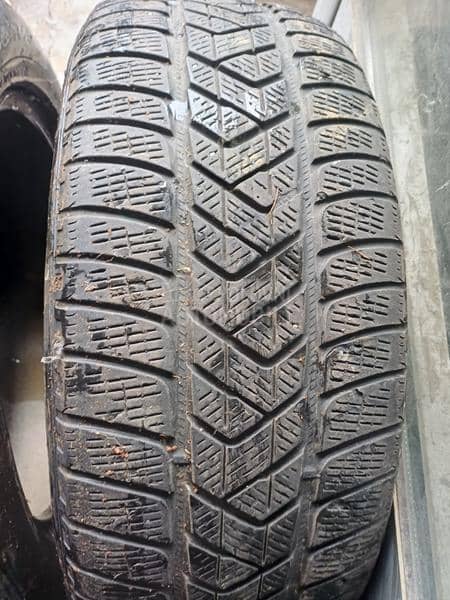 Pirelli 235/55 R19 Zimska