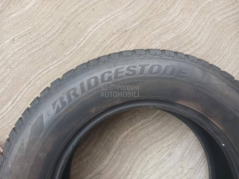 Bridgestone 205/70 R16 Zimska