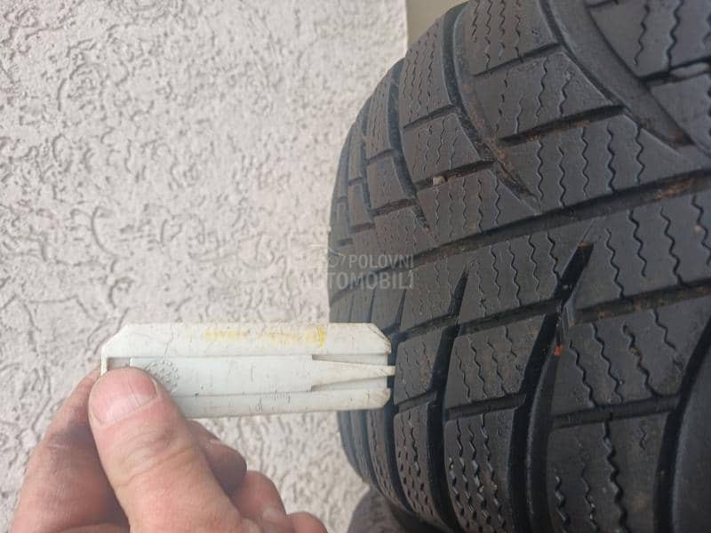 Bridgestone 205/70 R16 Zimska