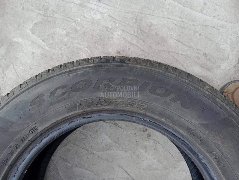 Pirelli 235/65 R17 Zimska