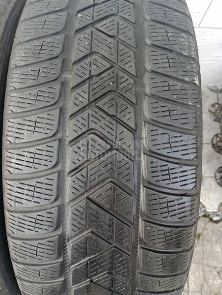 Pirelli 235/65 R17 Zimska