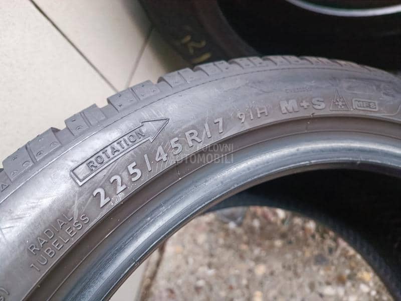 Dunlop 225/45 R17 Zimska