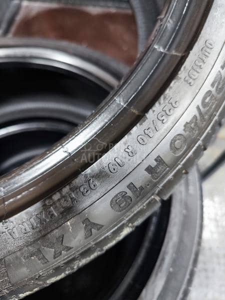 Continental 225/40 R19 Letnja