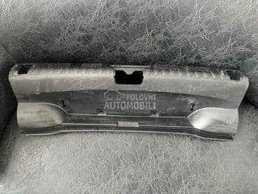 donja plastika gepeka za BMW Serija 1