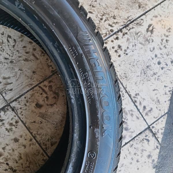 Hankook 235/45 R18 Zimska