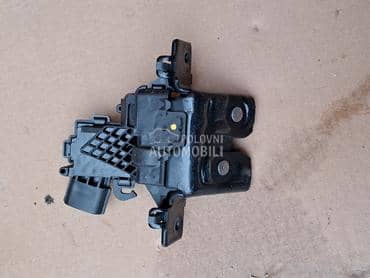 Unut.brava gepeka za Toyota Yaris od 2012. do 2015. god.