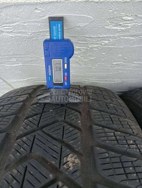 Pirelli 235/60 R18 Zimska