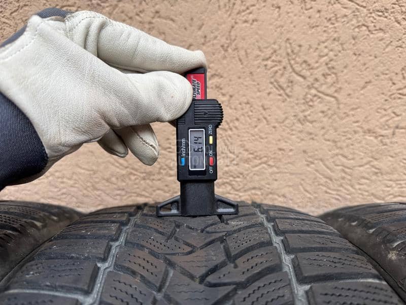 Dunlop 225/45 R17 Zimska