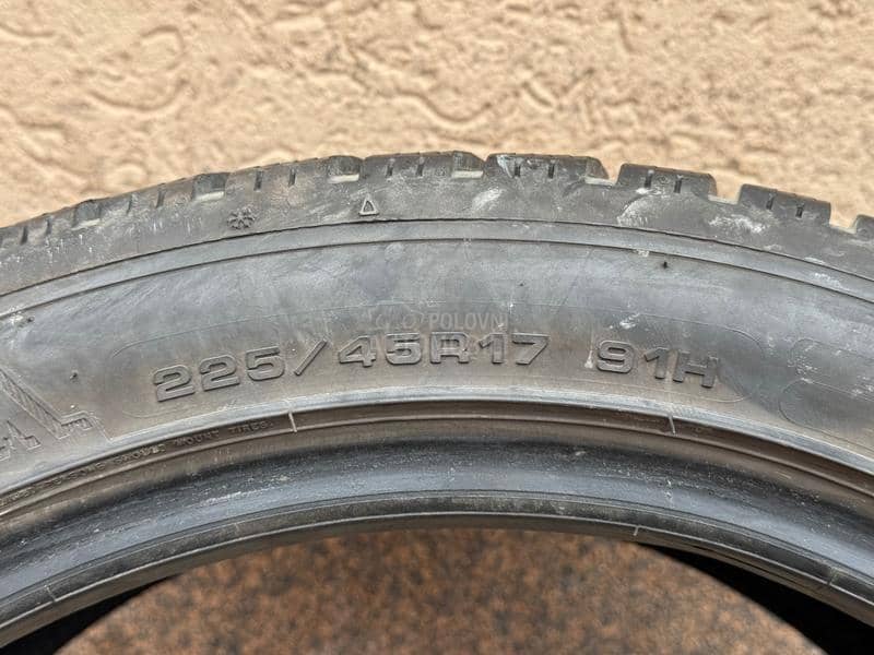 Dunlop 225/45 R17 Zimska