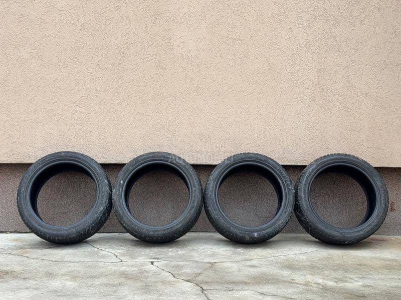 Dunlop 225/45 R17 Zimska